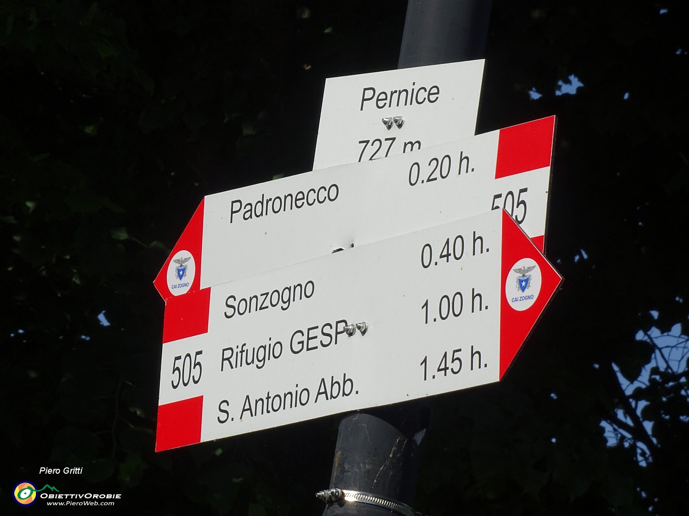 11 Partenza dalla Pernice (727 m) frazione di Zogno.JPG
